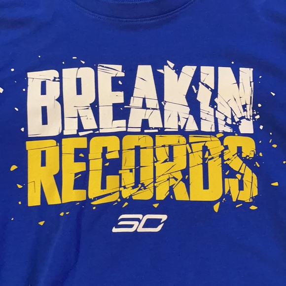 Boys Under Armour Shirts Size YSM - Picture 3 of 4